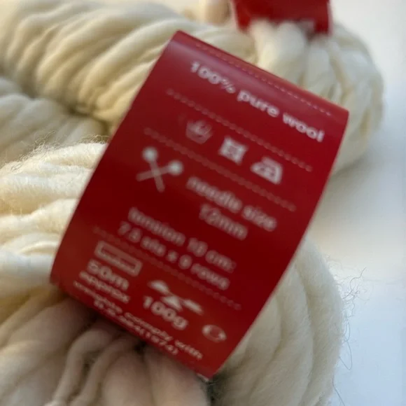 Colinette Shimmer 5 Chunky Yarn - Cream Two Skeins - Picture 3 of 4